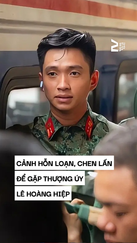Cảnh hỗn loạn, chen lấn để gặp thượng úy Lê Hoàng Hiệp tại ga Hà Nội